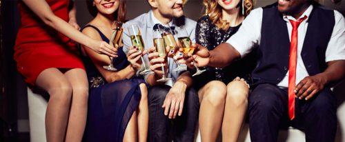 Wat je dus niet moet doen op de kerstborrel!